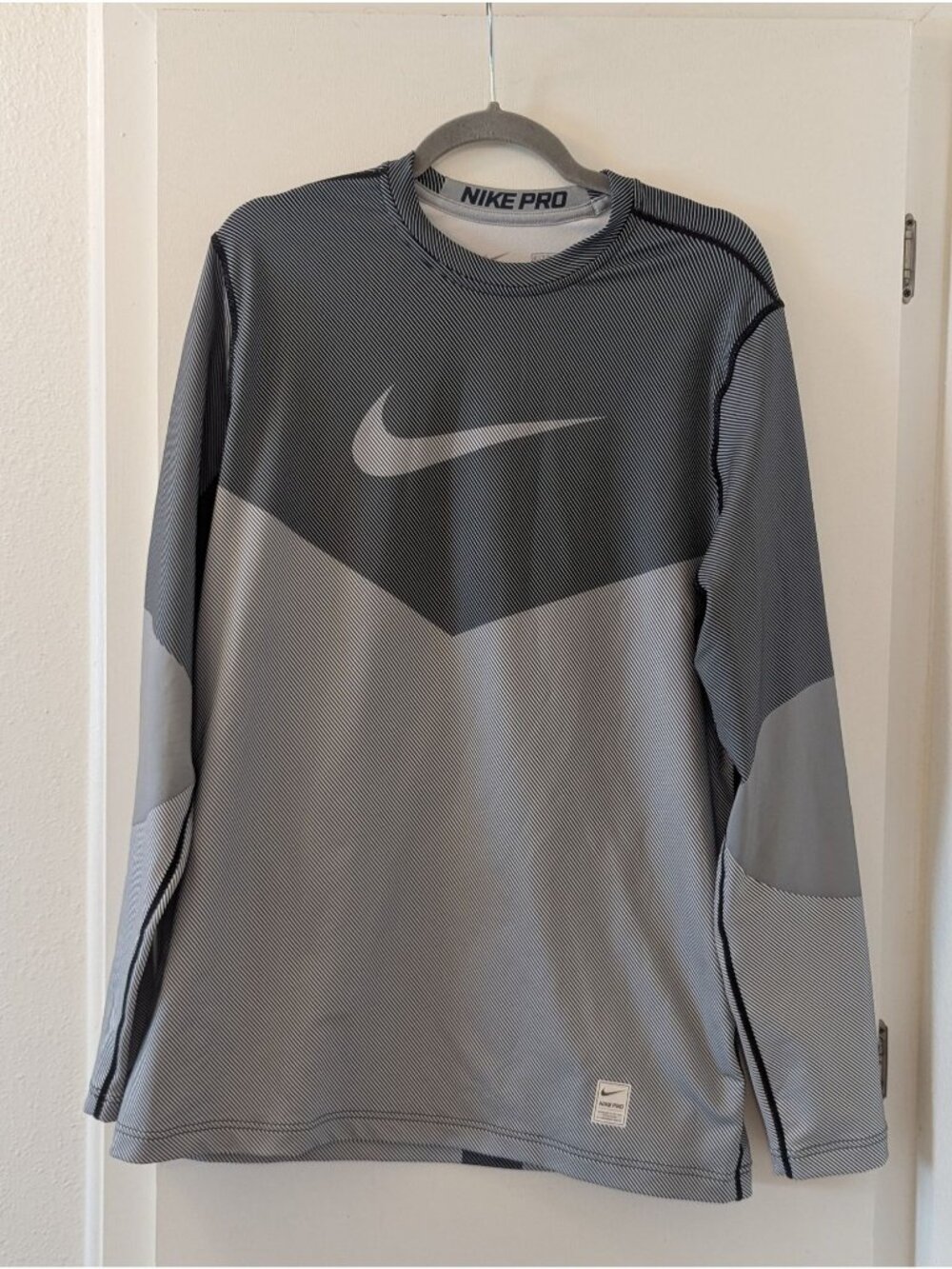 Nike Pro Dri-Fit Long Sleeve Fitted Shirt Gray & Black Striped Size L Athletic W